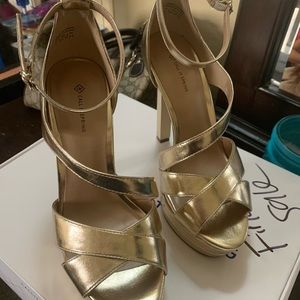 Gold high heel platform pumps